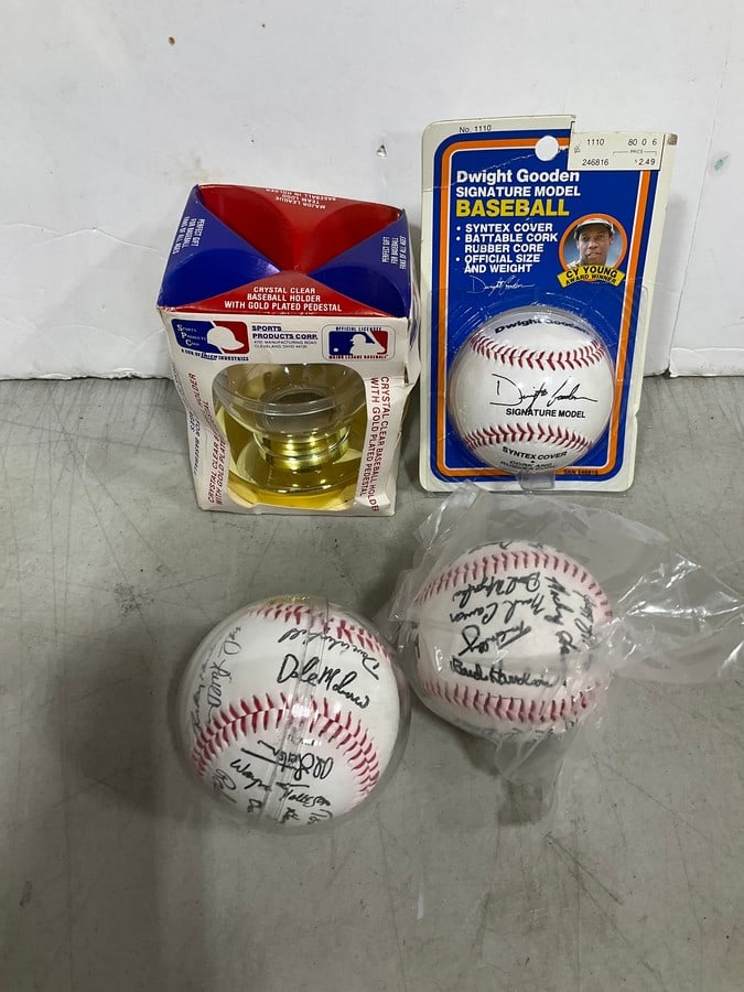 Dwight Gooden signature model baseball, crystal clear baseball stand, and other baseballs: Dwight Gooden signature model baseball, crystal clear baseball stand, and other baseballs