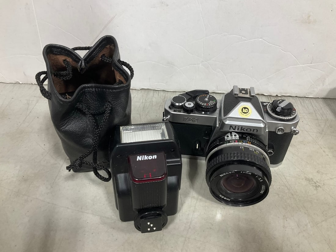Nikon FE2 camera and 2 flash attachments (1 of 1)