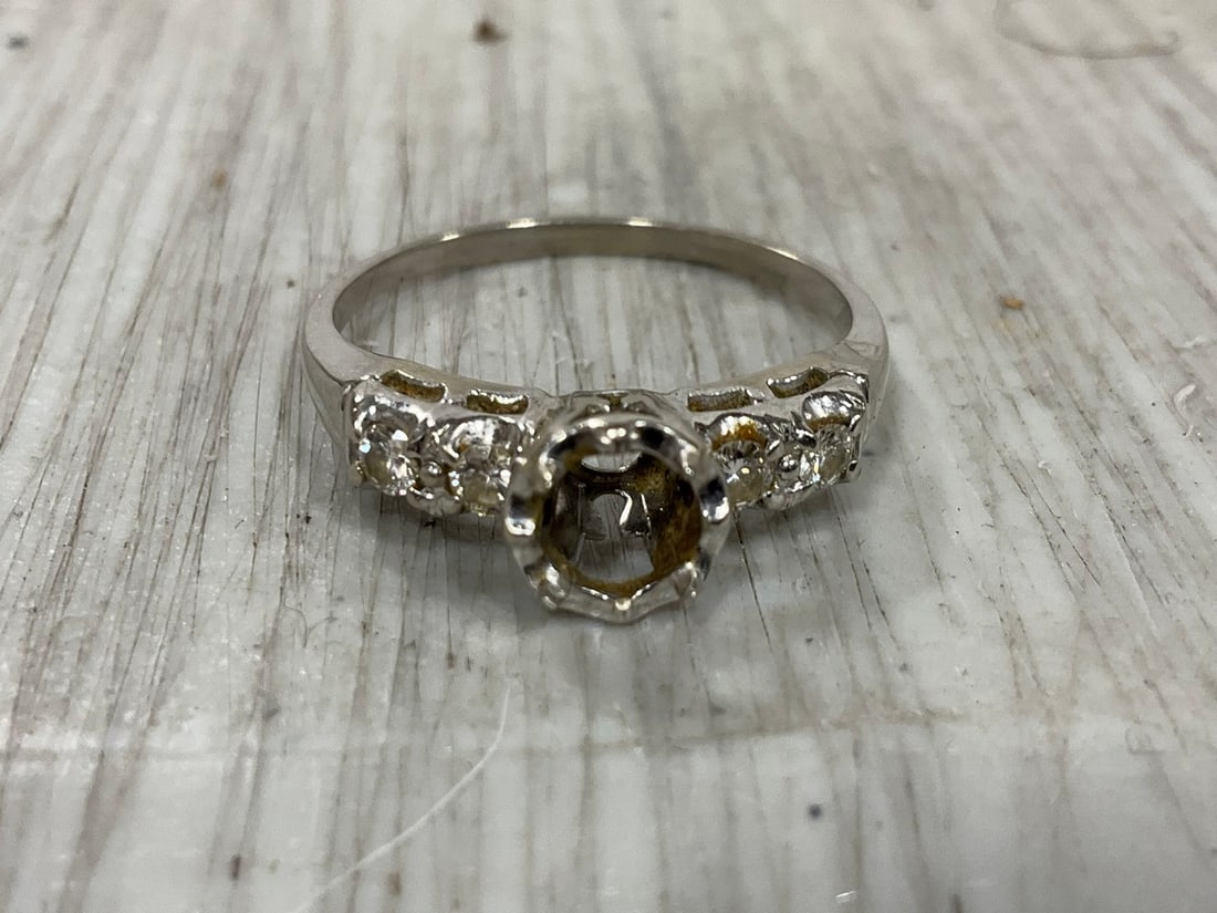 14k Gold Ring with Diamonds: 14k Gold Ring with Diamonds