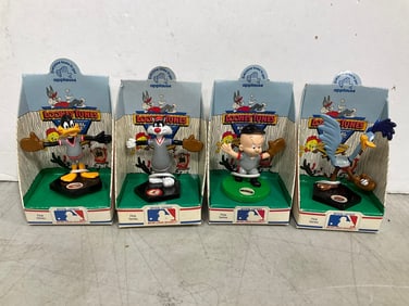 Looney Tunes MLB collector figurines(new in package)