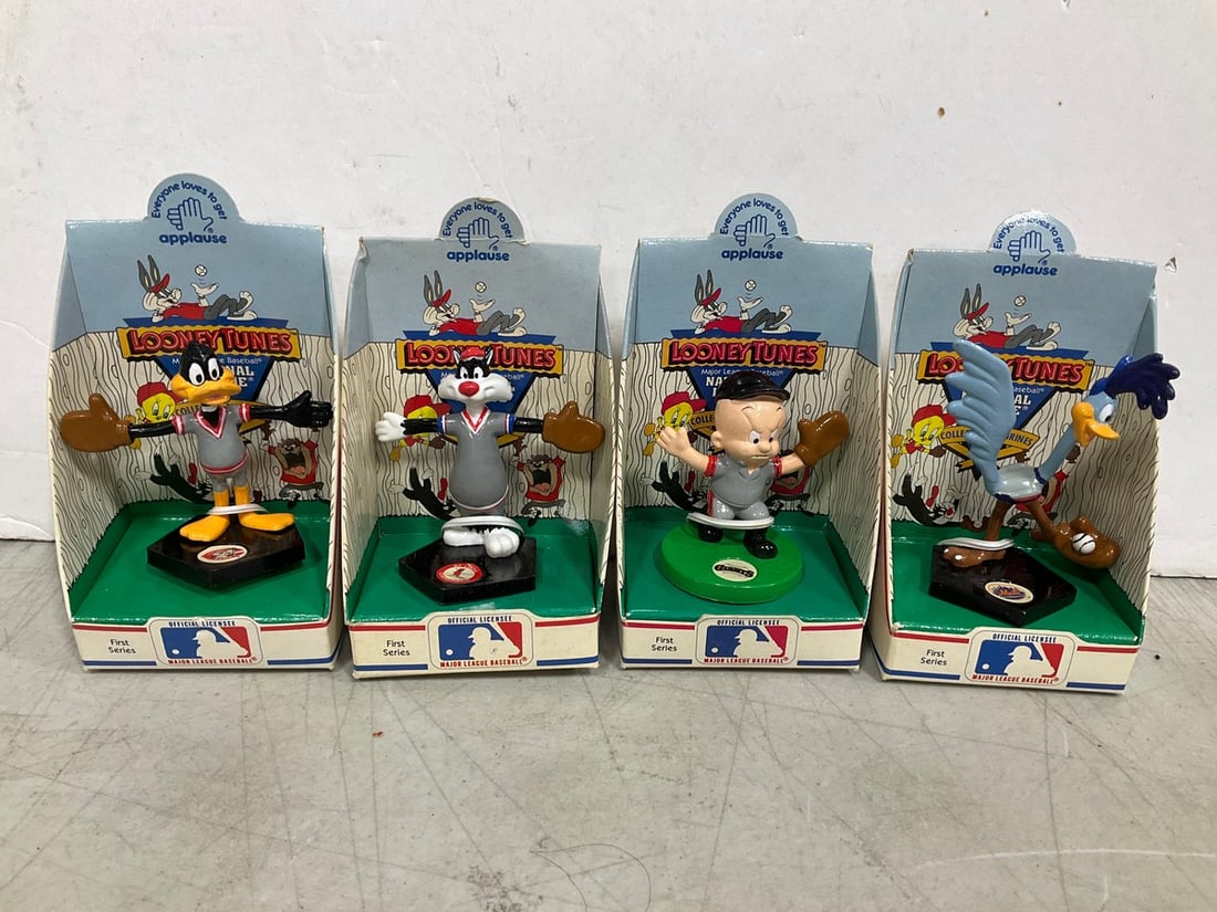 Looney Tunes MLB collector figurines(new in package): Looney Tunes MLB collector figurines(new in package)