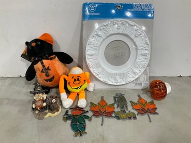 Westinghouse 10'' molded plastic ceiling medallion, Boyds Bears and Friends collectible