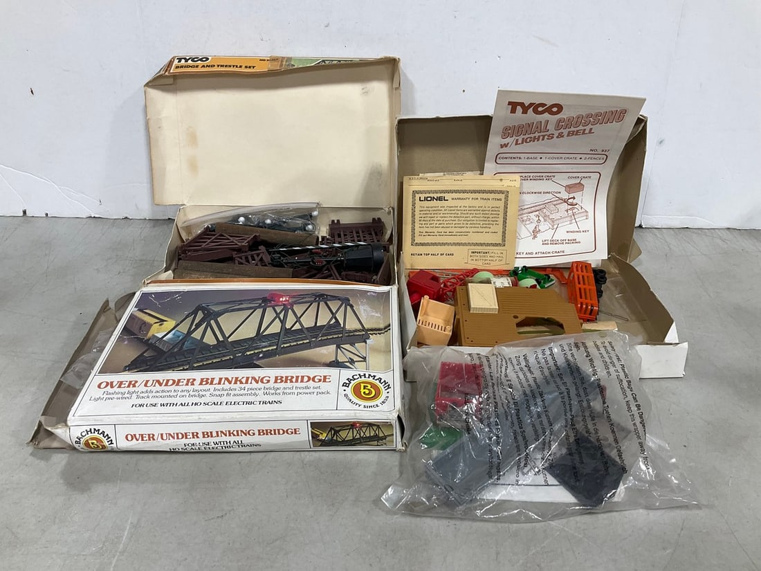Tyco bridge/trestle set and signal cossing with lights and bell,