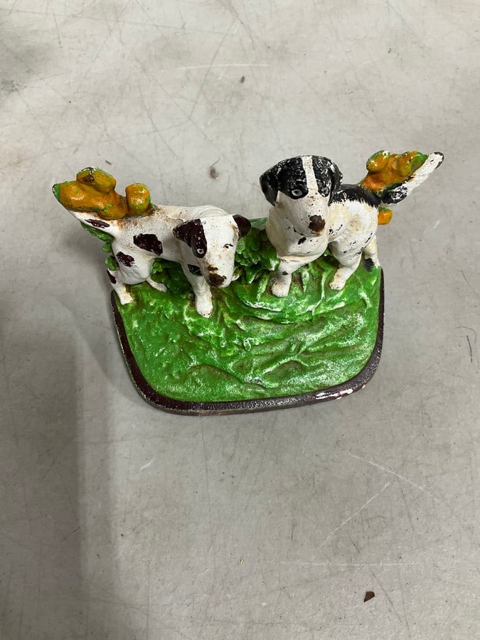 Vintage Hubley cast iron pointer(5.5in.tall) DOOR STOP (1 of 1)