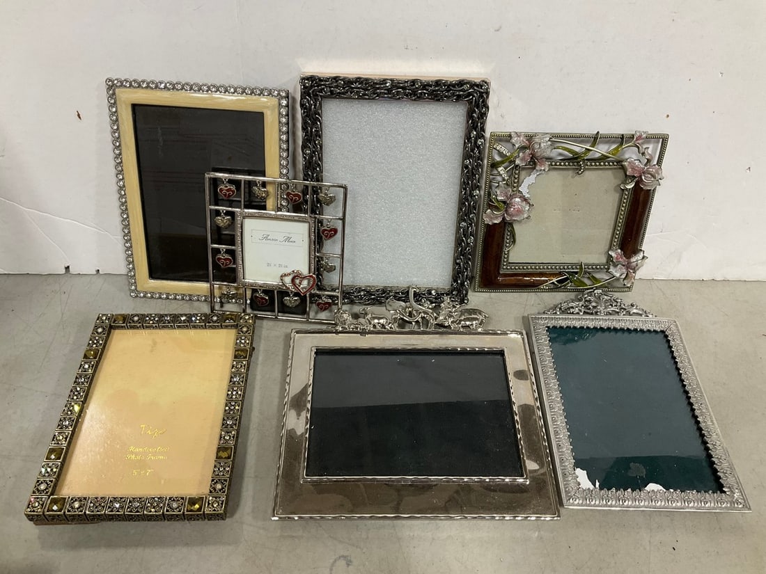 Various picture frames(empty): Various picture frames(empty)