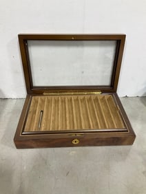 Locking fountain pen display case