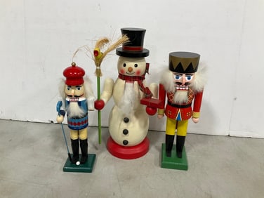 Nutcrackers and Snowman Statue (Tallest - 12in)