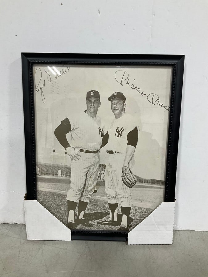 Framed Mickey Mantle/Roger Maris NY Yankees Photographic Print with Signatures (12.5inx15in): Framed Mickey Mantle/Roger Maris NY Yankees Photographic Print with Signatures (12.5inx15in)