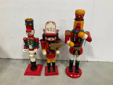 Various Nutcrackers *one with slight damage* (Tallest - 11.5in)