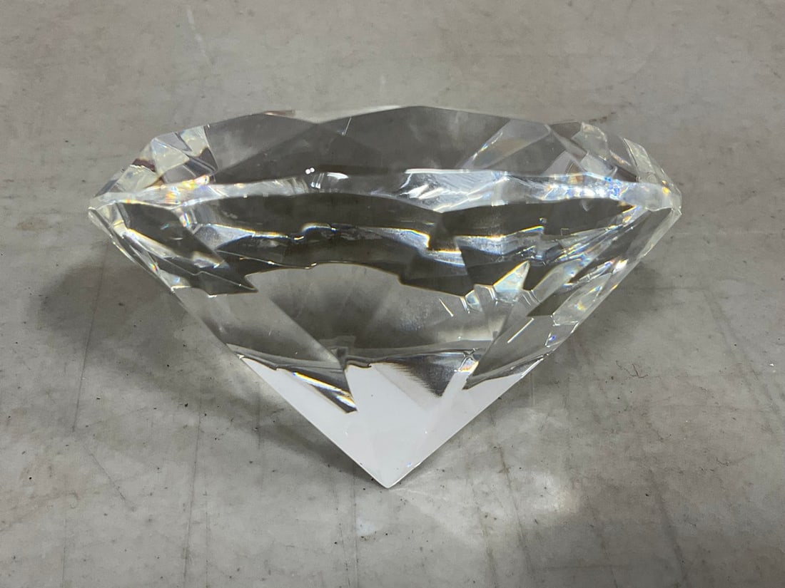 Crystal Diamond Oleg Cassini Paperweight: Crystal Diamond Oleg Cassini Paperweight