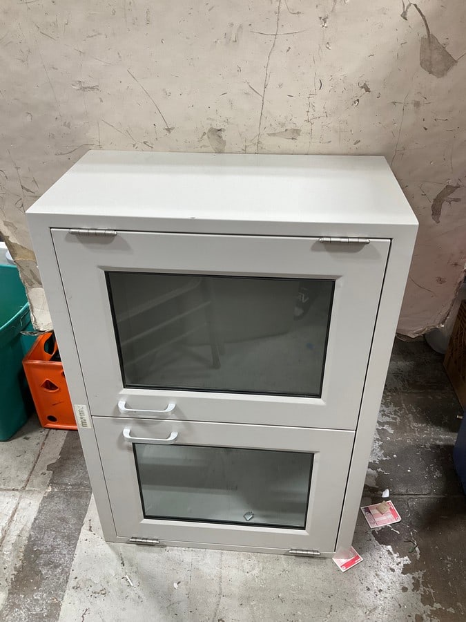 Metal Medical Cabinet (35inx24inx13in)