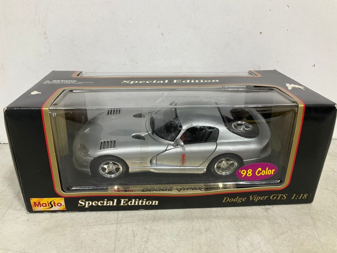 Maisto Dodge Viper GTS Diecast Car *new in box*: Maisto Dodge Viper GTS Diecast Car *new in box*