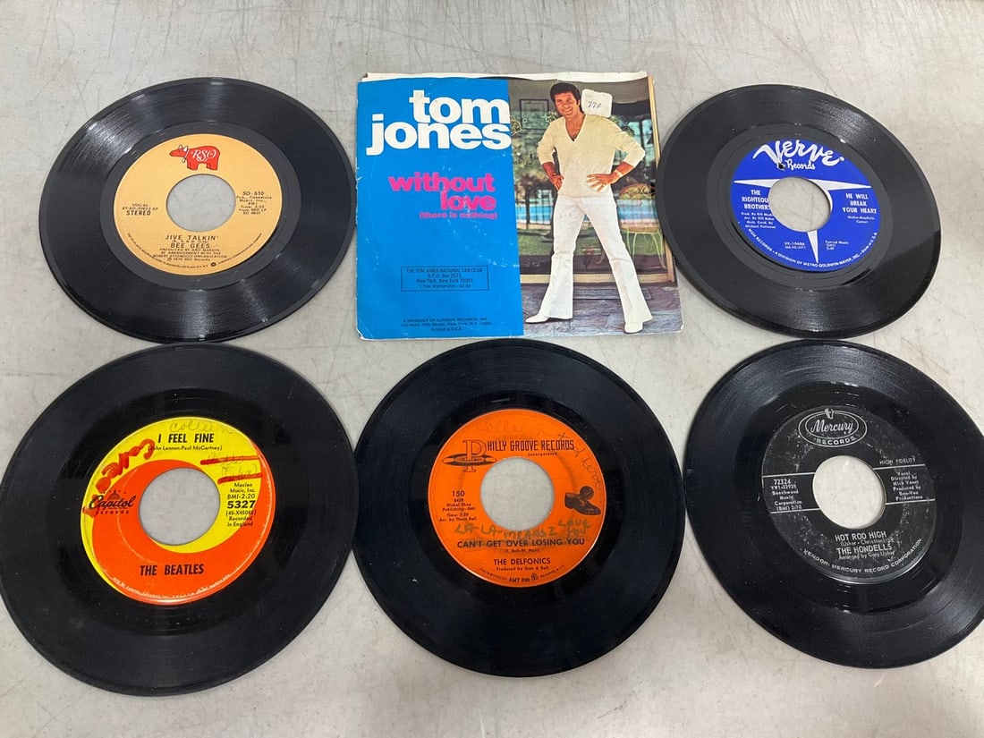 Vintage 45's(The Beatles, Bee Gees, and more): Vintage 45's(The Beatles, Bee Gees, and more)