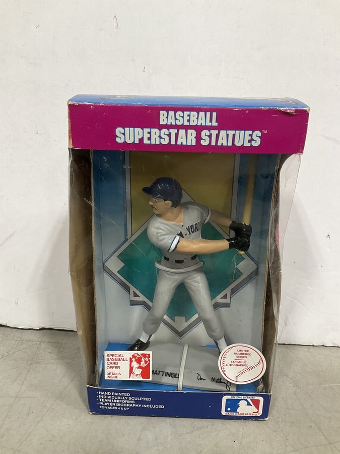 Baseball Superstar Statues Don Mattingly figure(new in package): Baseball Superstar Statues Don Mattingly figure(new in package)