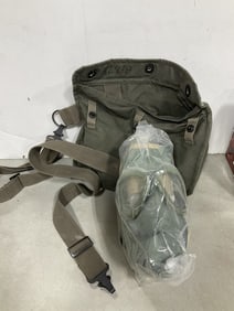 Gas mask with carrier bag