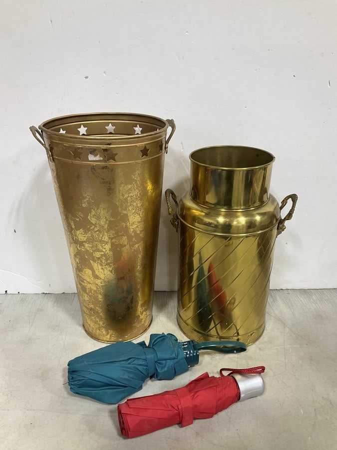 Umbrella stands with umbrellas (tallest 16.5in.): Umbrella stands with umbrellas (tallest 16.5in.)