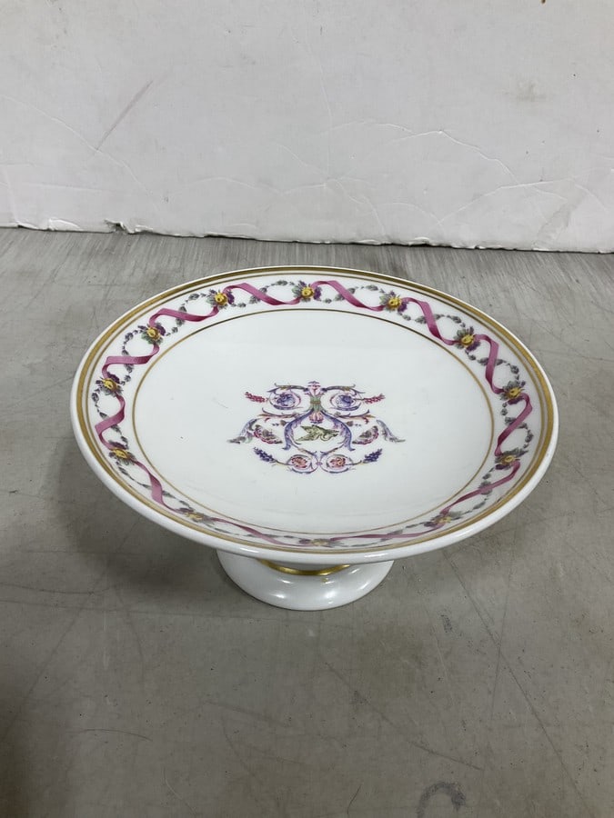 Richard Ginori porcelain pedestal cake stand(3.5in.tall): Richard Ginori porcelain pedestal cake stand(3.5in.tall)