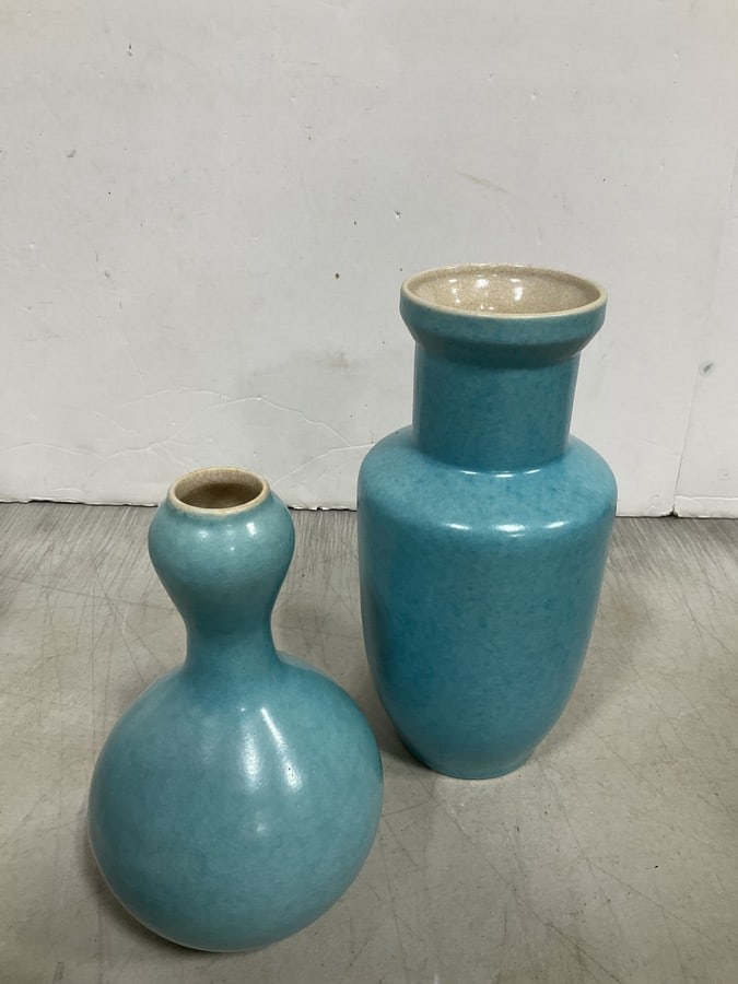 Qing dynasty vases(9in.tallest): Qing dynasty vases(9in.tallest)