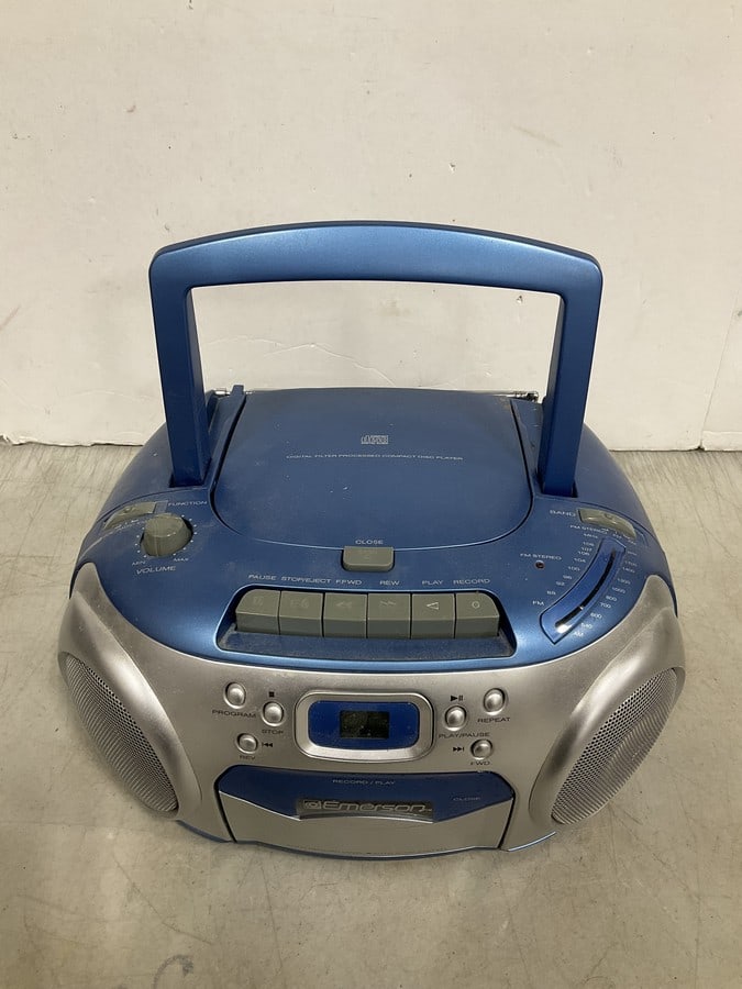 Emerson compact disc player (1 of 1)
