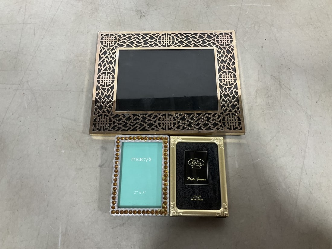 Various picture frames: Various picture frames