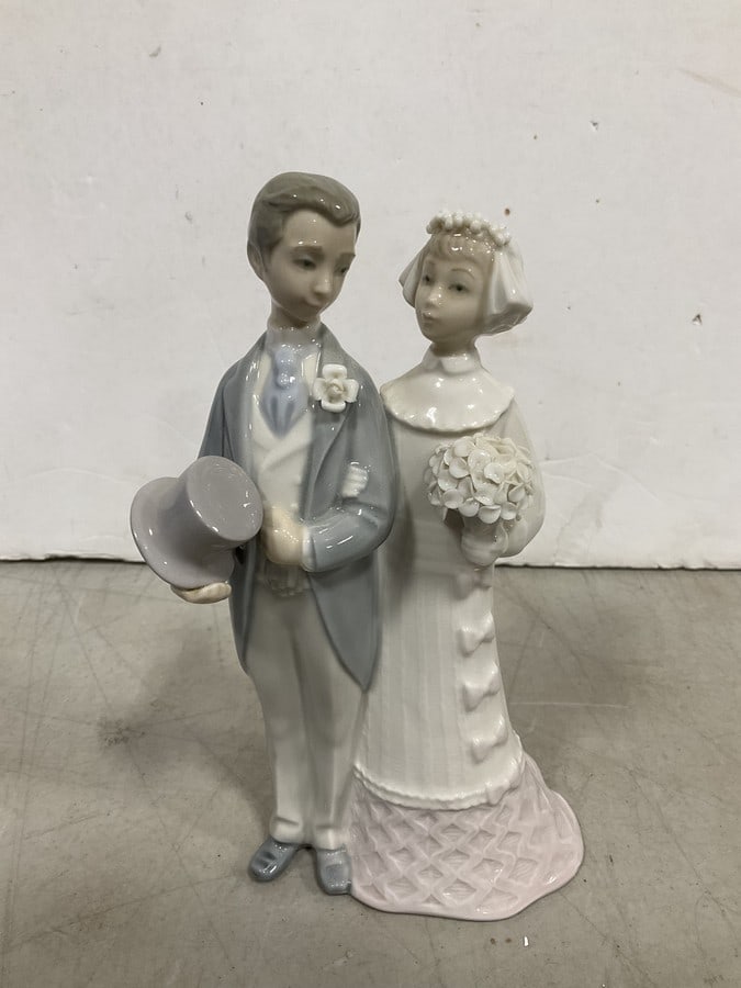 Lladro porcleain figure(8in.tall): Lladro porcleain figure(8in.tall)