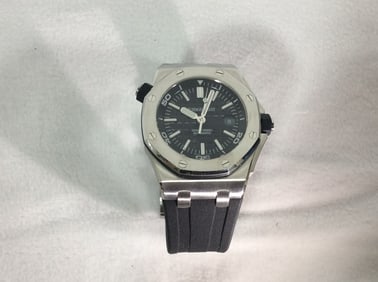 Preowned Audemars Piguet Royal Oak Offshore Diver Stainless Steel AP Diver with rubber strap from