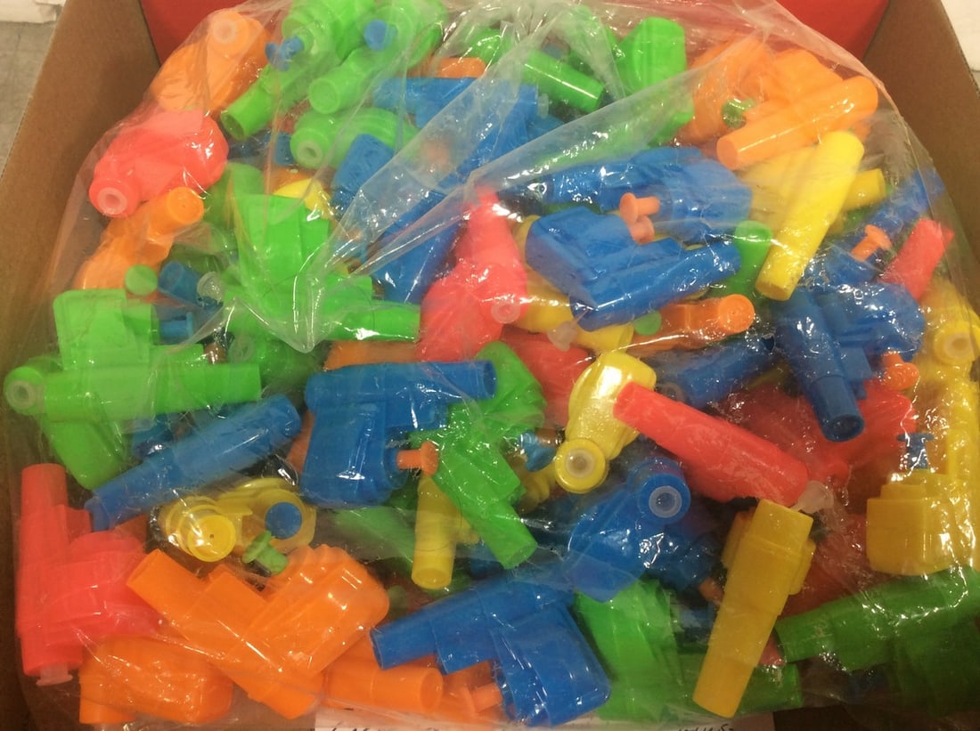 Large lot of mini toy water guns: Large lot of mini toy water guns