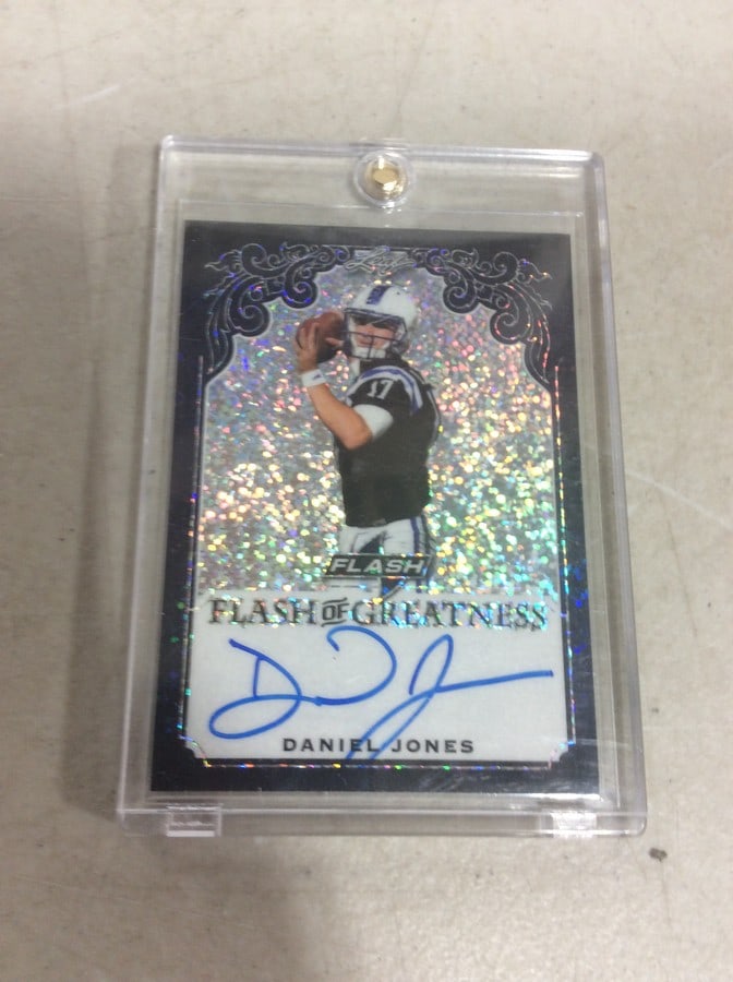 Daniel Jones Flash of Greatness Signed Card (1 of 1)