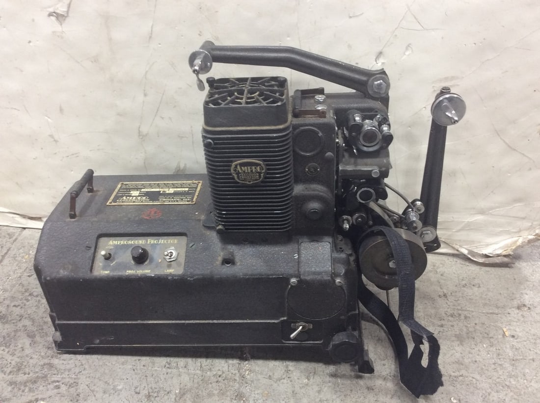 Vintage Ampro 16mm film projector (1 of 1)