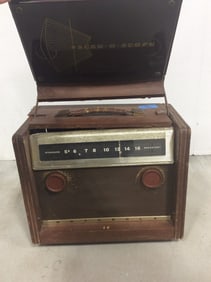 Vintage Motorola Scanoscope Radio *damaged*