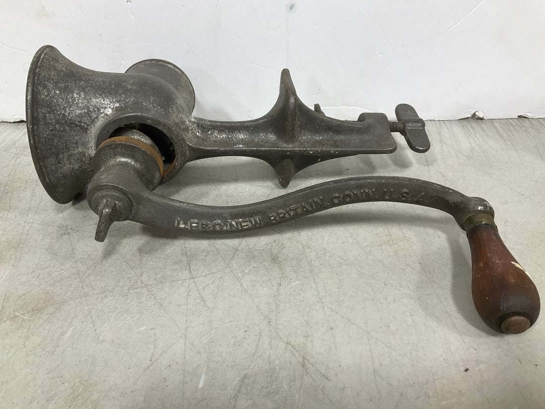 Vintage LF&C meat grinder (1 of 1)