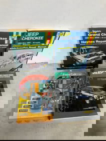 Vintage Jeep manuals and FreeTalk FM walkie(new in package)