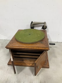 Vintage Victor Victrola Phonograph