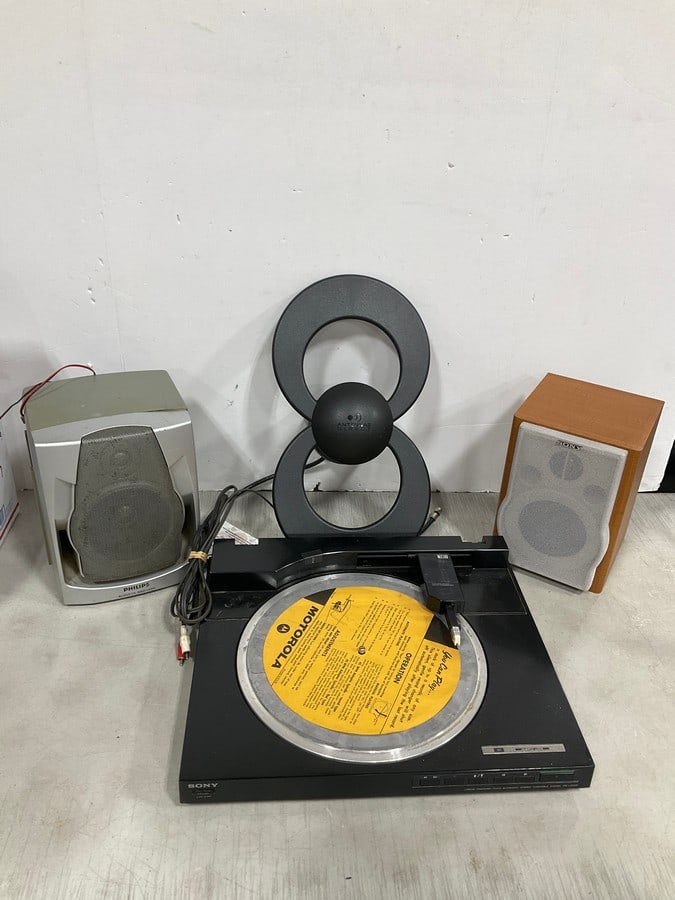 Sony/Philips Speakers, and Sony Turntable (1 of 1)