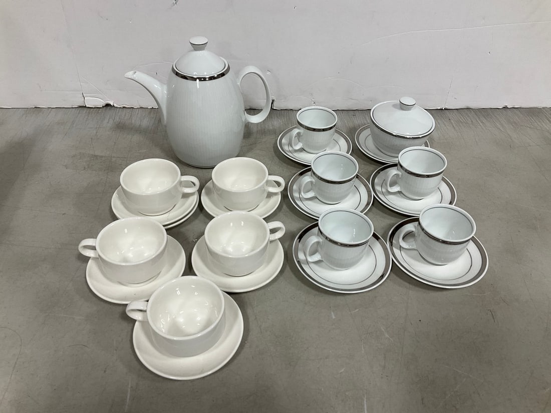 Ceramic Oriental Tea Set (Tallest - 7in): Ceramic Oriental Tea Set (Tallest - 7in)