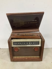 Motorola Diplomat portable tube radio