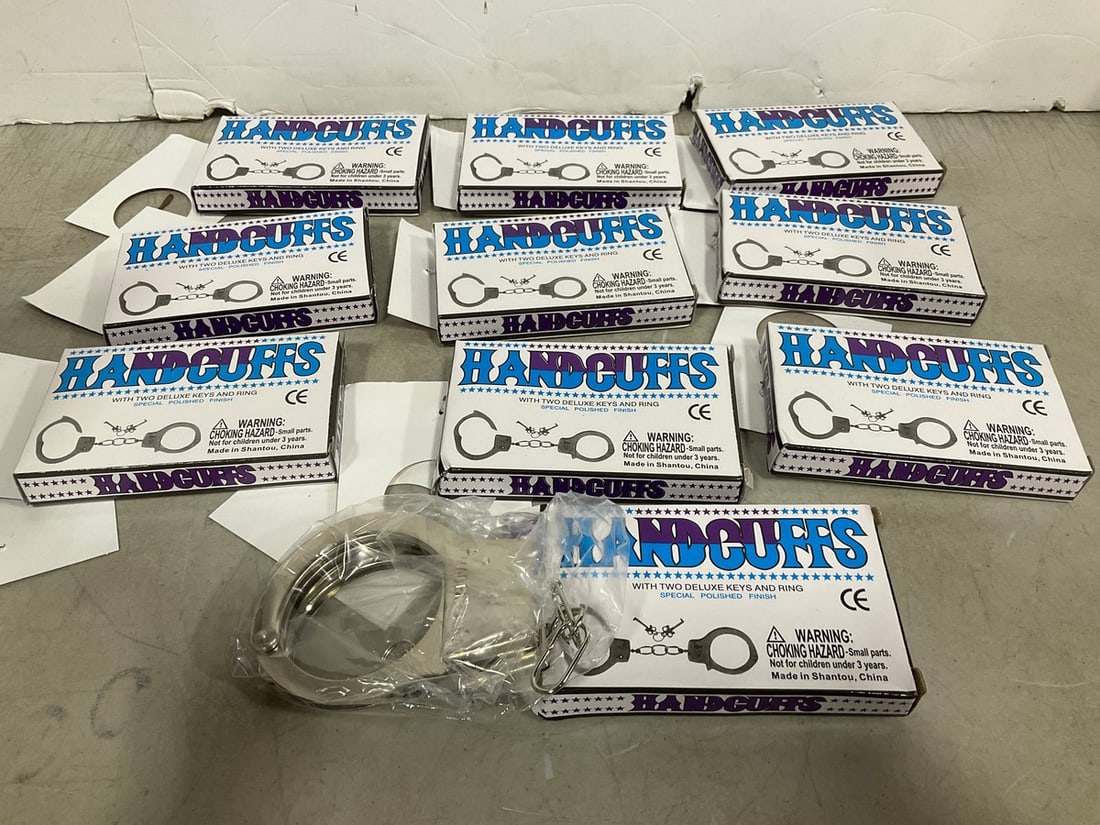 Lot of novelty handcuffs with keys(10 boxes): Lot of novelty handcuffs with keys(10 boxes)