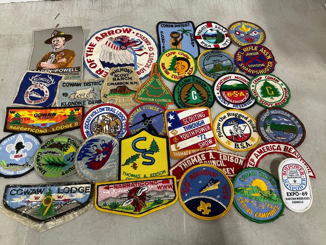 Large lot of vintage boy scout patches (1 of 1)