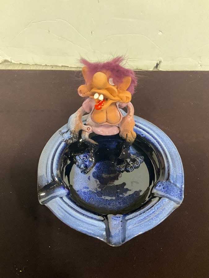 Ash Tray by artist Robert Karlinsey(4in.tall): Ash Tray by artist Robert Karlinsey(4in.tall)
