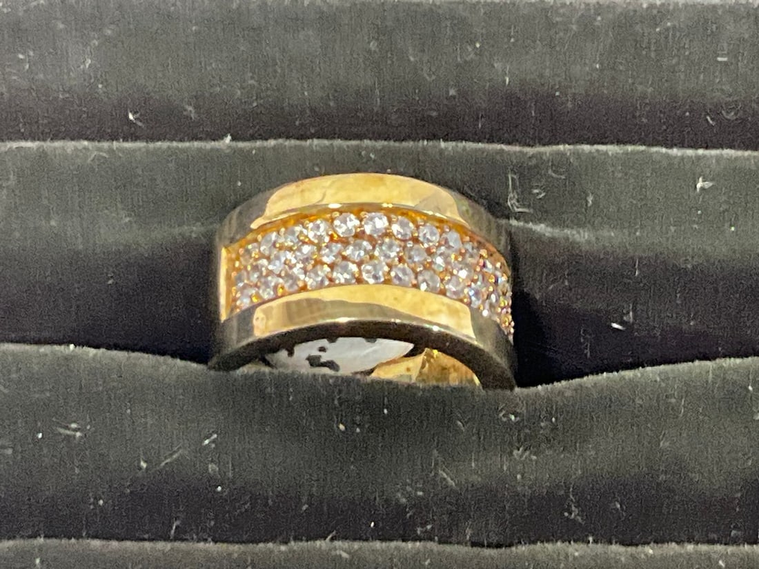 .925 Sterling Silver Ring: .925 Sterling Silver Ring