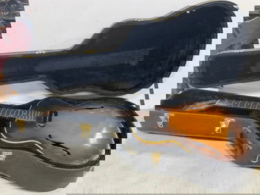 Early GIBSON Acoustic Guitar with Case