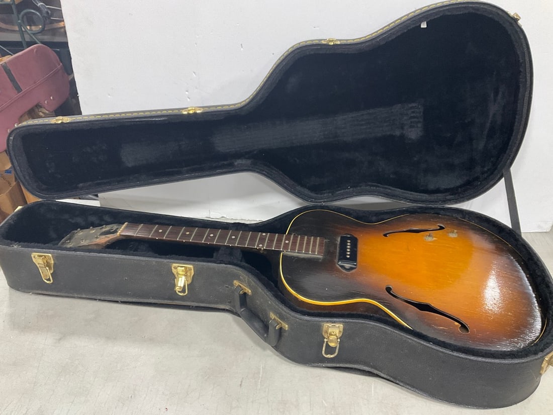Early GIBSON Acoustic Guitar with Case (1 of 5)
