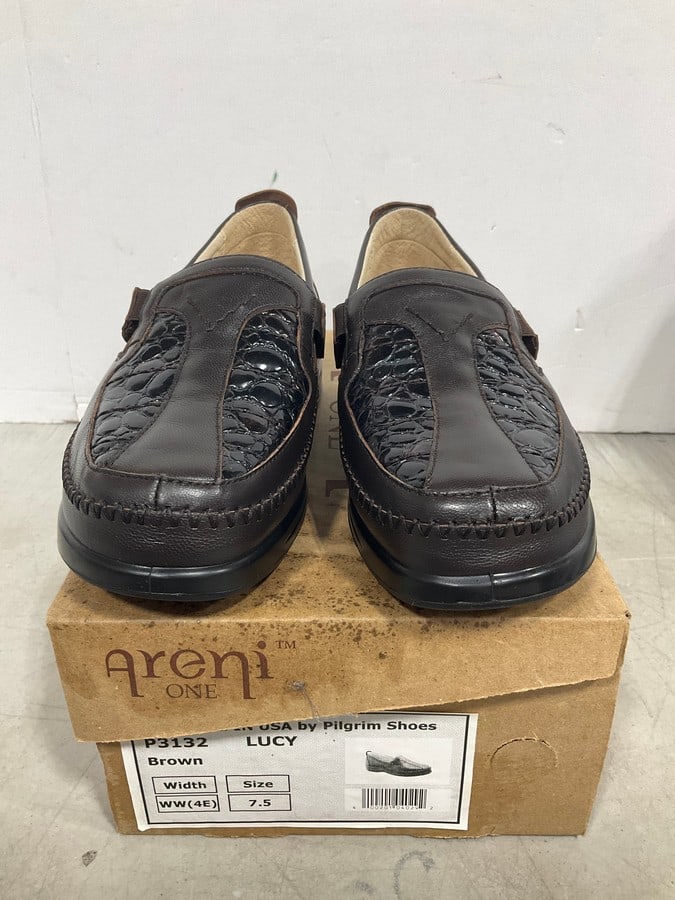 Pilgrim Shoes - Brown (Size:7.5) *NEW in box*: Pilgrim Shoes - Brown (Size:7.5) *NEW in box*