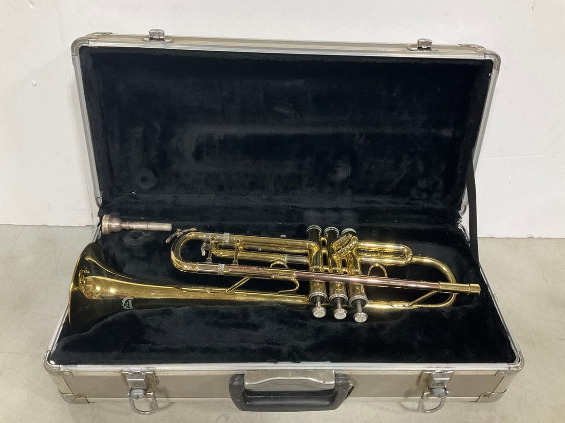 Hunter Trumpet with Case: Hunter Trumpet with Case