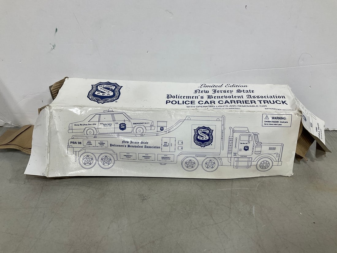 2000 limited edition N.J. Police car carrier truck(new in box): 2000 limited edition N.J. Police car carrier truck(new in box)