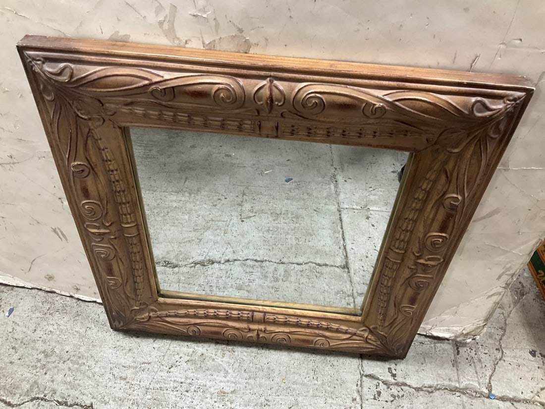Decorative Mirror (23.5inx23.5in): Decorative Mirror (23.5inx23.5in)