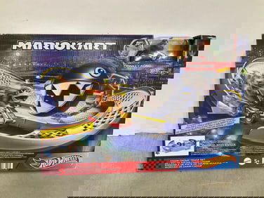 Mariokart HotWheels chain chomp track set with Donkey Kong diecast(new in box)