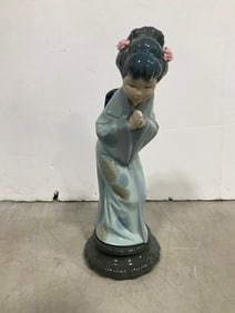 Lladro porcelain statue(10.5in.tall)
