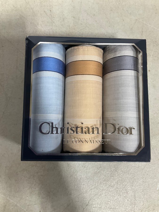 Christian Dior handkerchiefs set(new in box): Christian Dior handkerchiefs set(new in box)