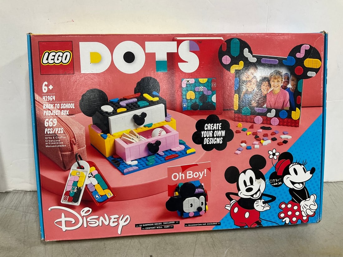 Lego Dots back to school project box(new in box): Lego Dots back to school project box(new in box)
